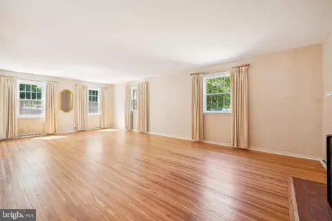 Living - 1 Wayne Dr, Cinnaminson, NJ 08077 photo 2 of 8