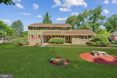 1 Wayne Dr, Cinnaminson, NJ 08077