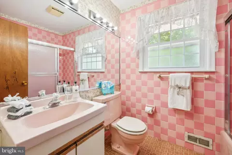 Bath - 1 Wayne Dr, Cinnaminson, NJ 08077 photo 2 of 2