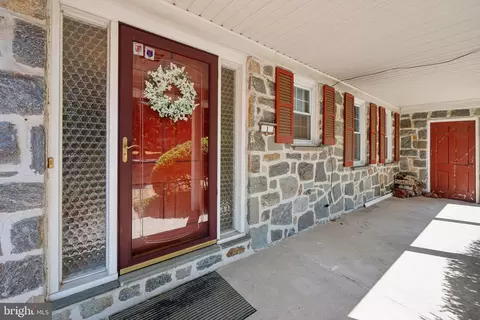 Exterior - 1 Wayne Dr, Cinnaminson, NJ 08077 photo 2 of 4