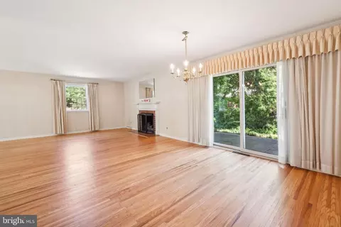Living - 1 Wayne Dr, Cinnaminson, NJ 08077 photo 3 of 8