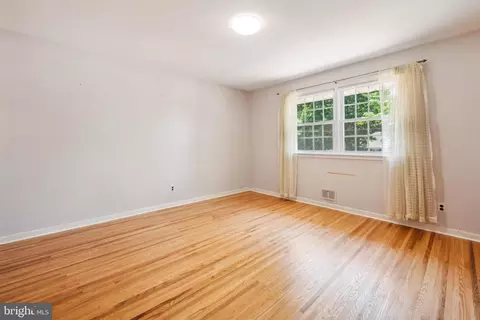 Bedroom - 1 Wayne Dr, Cinnaminson, NJ 08077 photo 1 of 3