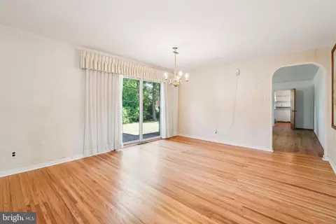 Living - 1 Wayne Dr, Cinnaminson, NJ 08077 photo 5 of 8