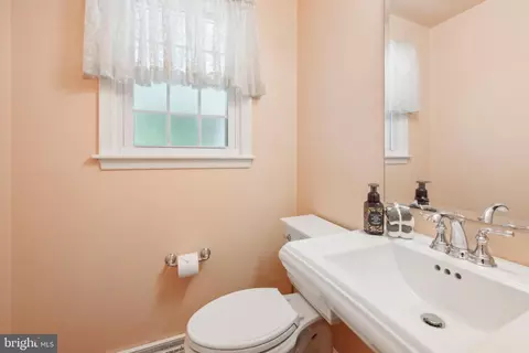 Entry Way - 1 Wayne Dr, Cinnaminson, NJ 08077 photo 2 of 2
