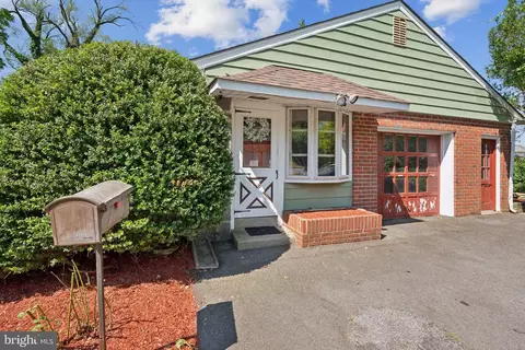 Exterior - 1 Wayne Dr, Cinnaminson, NJ 08077 photo 3 of 4