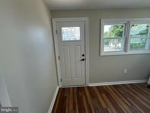 Entry Way - 505 Delaware Ave, Riverside, NJ 08075 photo 2 of 3