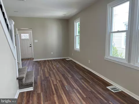 Living - 505 Delaware Ave, Riverside, NJ 08075 photo 4 of 6