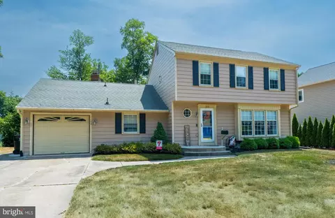 152 Oxford Rd, Delran, NJ 08075