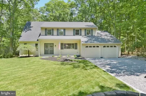 6 White Eagle Ct, Medford, NJ 08055