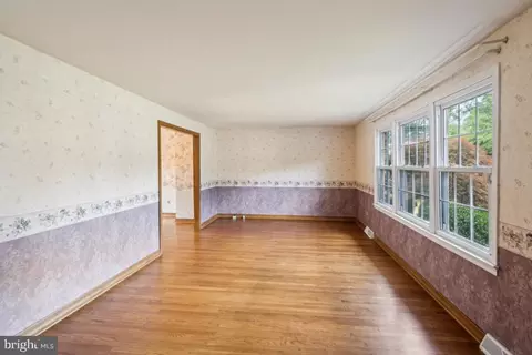 Living - 307 Valley Forge Rd, Cinnaminson, NJ 08077 photo 1 of 2