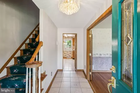 Entry Way - 307 Valley Forge Rd, Cinnaminson, NJ 08077 photo 1 of 2