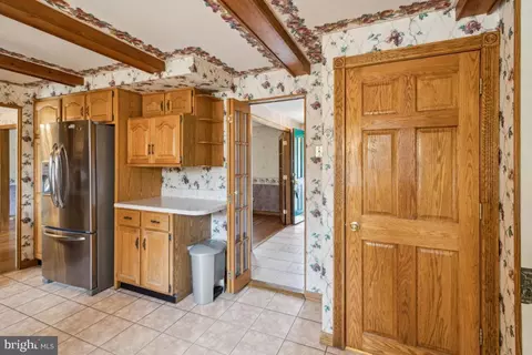 Entry Way - 307 Valley Forge Rd, Cinnaminson, NJ 08077 photo 2 of 2