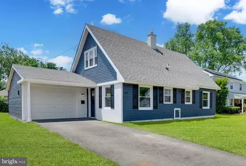 68 Boxwood Ln, Willingboro, NJ 08046