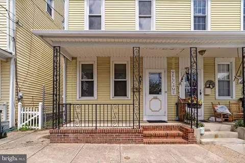 211 Conover St, Burlington, NJ 08016