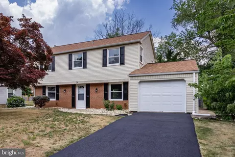 28 Bonnie Ln, Willingboro, NJ 08046