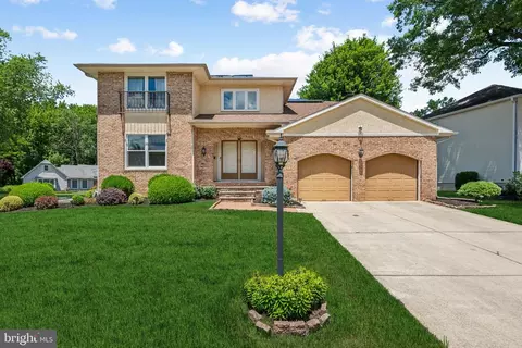 11 Wagon Wheel Dr, Mount Laurel, NJ 08054