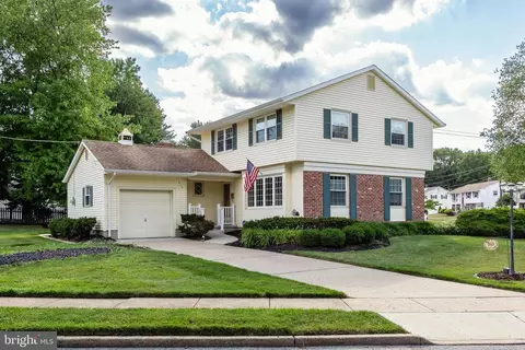 313 Mallard Dr, Marlton, NJ 08053