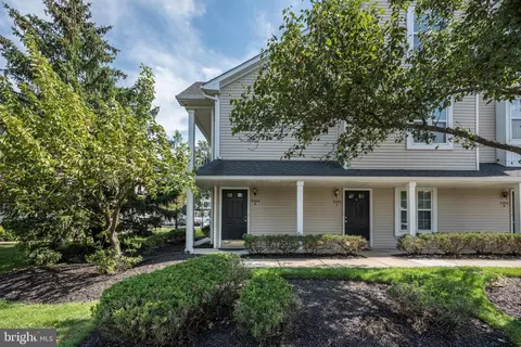 3304 B Saxony Dr, Mount Laurel, NJ 08054