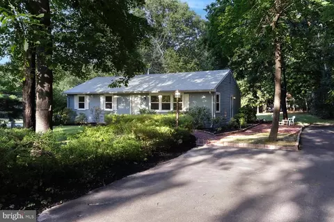 6 Woodside Dr, Tabernacle, NJ 08088