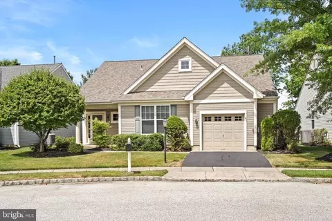 15 Iris Ct, Marlton, NJ 08053