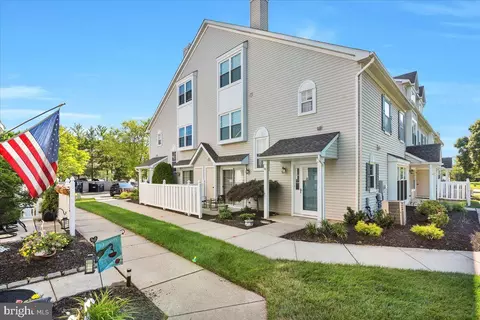 505 Oswego Ct, Mount Laurel, NJ 08054