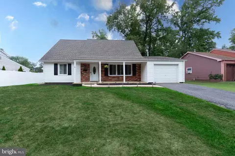 125 Eastbrook Ln, Willingboro, NJ 08046