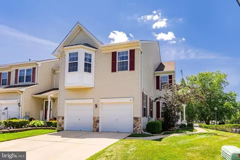 30 Barclay Ct, Bordentown, NJ 08505