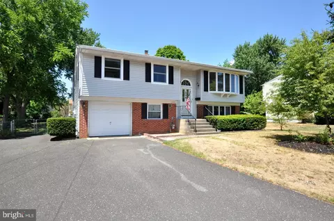 3212 Concord Dr, Cinnaminson, NJ 08077