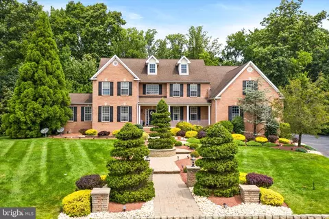 32 Sherwood Ln, Columbus, NJ 08022