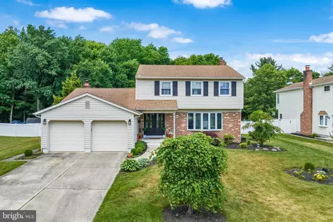 17 Kirkdale Dr, Marlton, NJ 08053