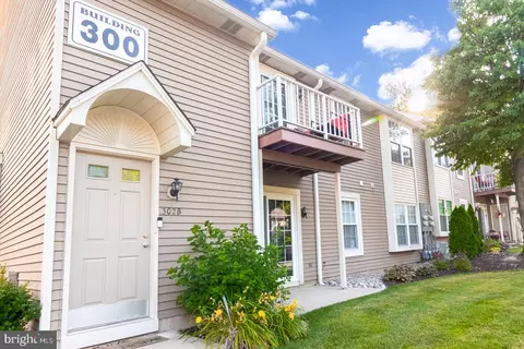 302 Ralston Dr # B, Mount Laurel, NJ 08054