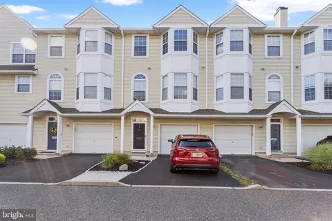6804 Riverfront Dr, Palmyra, NJ 08065