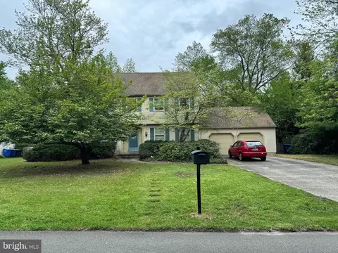6 Club House Ln, Medford, NJ 08055