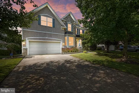 63 Hillside La, Mount Laurel, NJ 08054