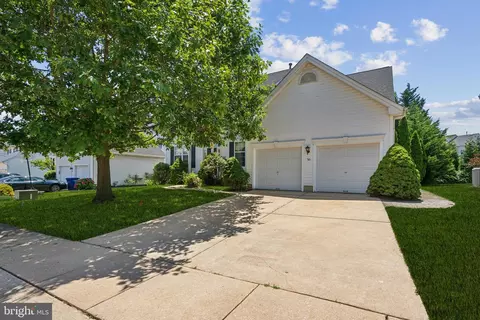 50 Whitford Dr, Burlington, NJ 08016