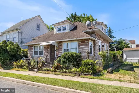 208 Kossuth St, Riverside, NJ 08075 photo 2