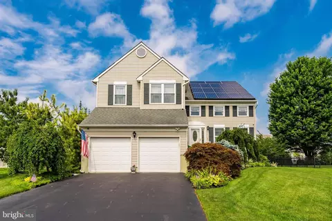 112 Hibiscus Dr, Burlington, NJ 08016