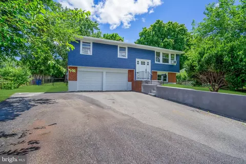 208 N Arthur Dr, Beverly, NJ 08010