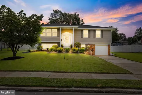 20 Navy Dr, Delran, NJ 08075