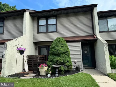 34 W Azalea Ln, Mount Laurel, NJ 08054