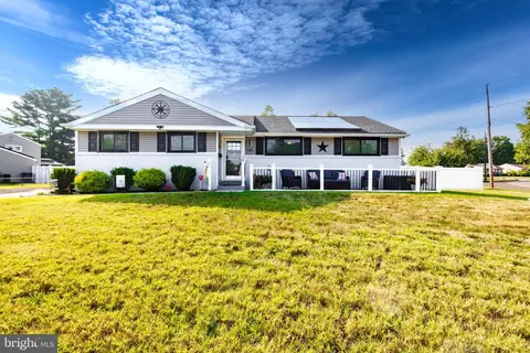 120 N Garden Blvd, Beverly, NJ 08010