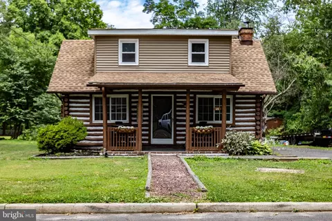 26 19th St, Burlington, NJ 08016