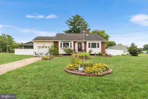 126 N Garden Blvd, Beverly, NJ 08010