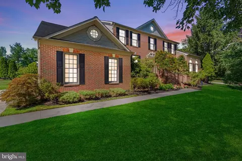 15 Byron Dr, Mount Laurel, NJ 08054