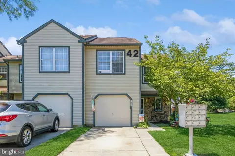 418 Jamestown Ct, Mount Laurel, NJ 08054