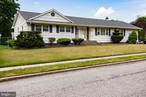 22 Ticonderoga Dr, Bordentown, NJ 08505