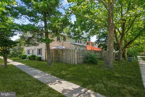 8 Roxburn Pl, Willingboro, NJ 08046