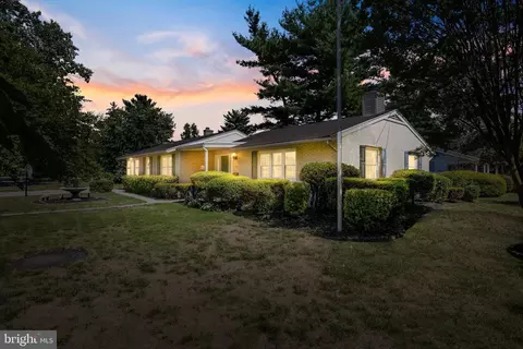 101 Carriage House, Riverton, NJ 08077