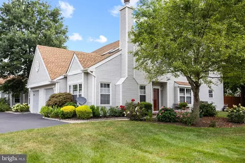191 Birch Hollow Dr, Bordentown, NJ 08505