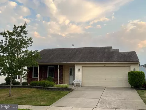 51 Horseshoe Ln N, Columbus, NJ 08022